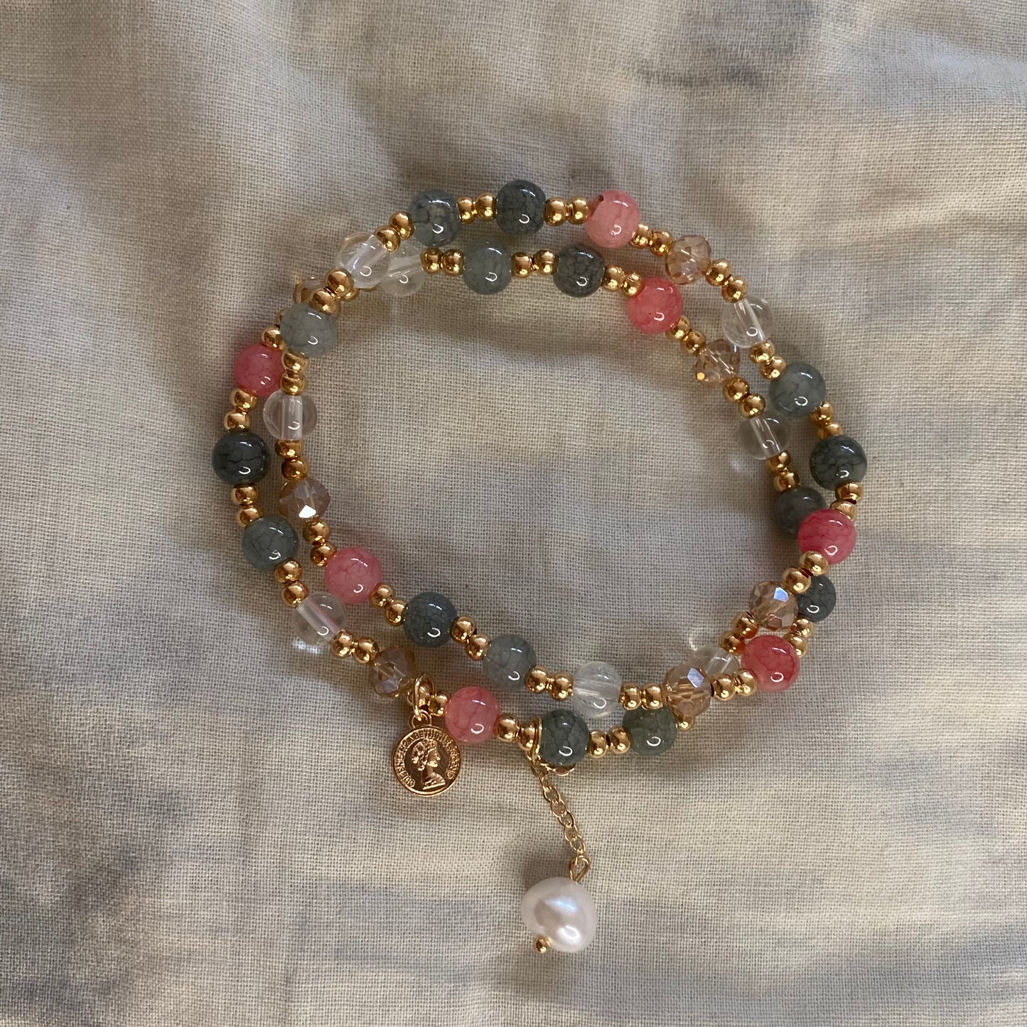 Goldenes Perlenarmband - Glanz und Glamour | Vers&Stein