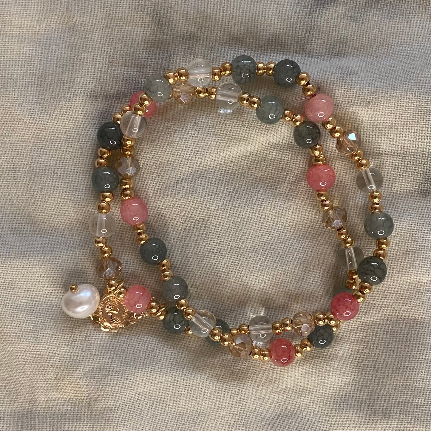 Goldenes Perlenarmband - Glanz und Glamour | Vers&Stein