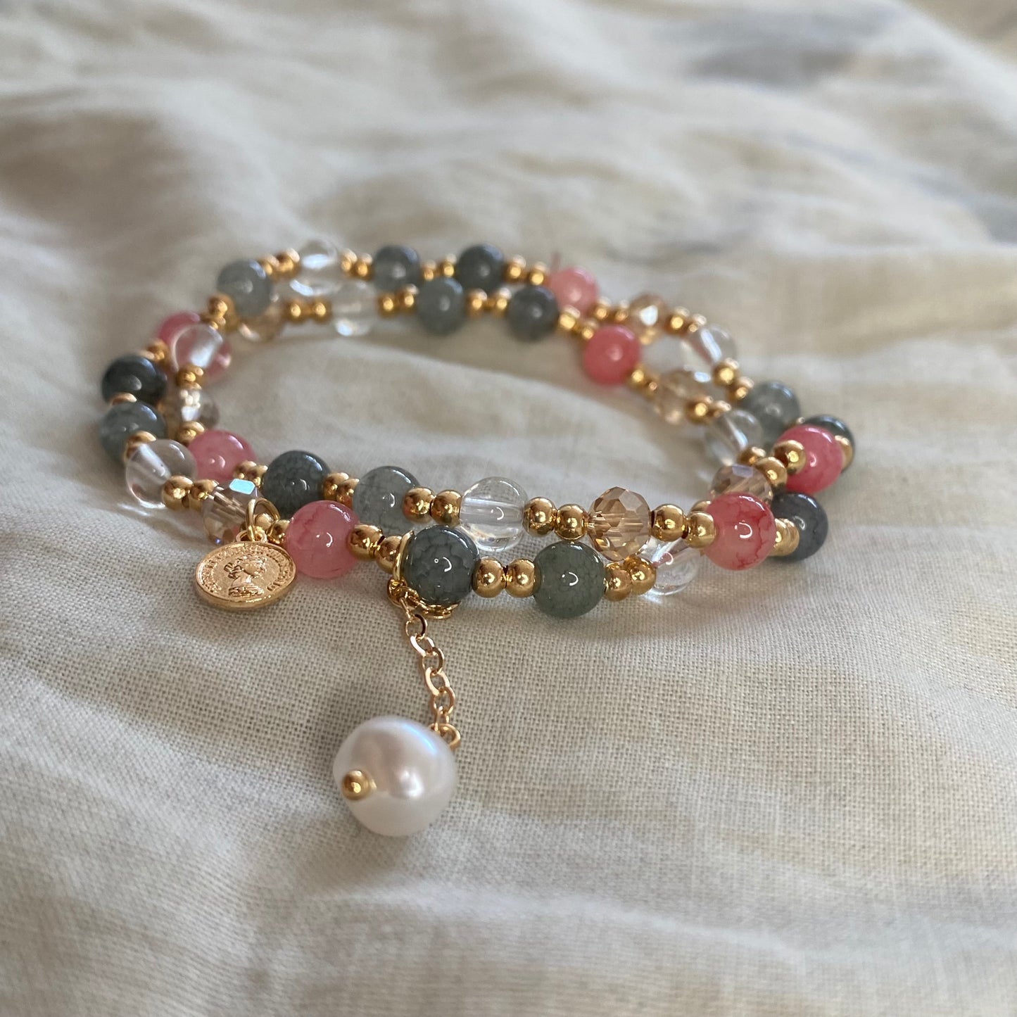 Goldenes Perlenarmband - Glanz und Glamour | Vers&Stein